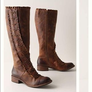 Miss Albright Women’s winding Ruffle Boots